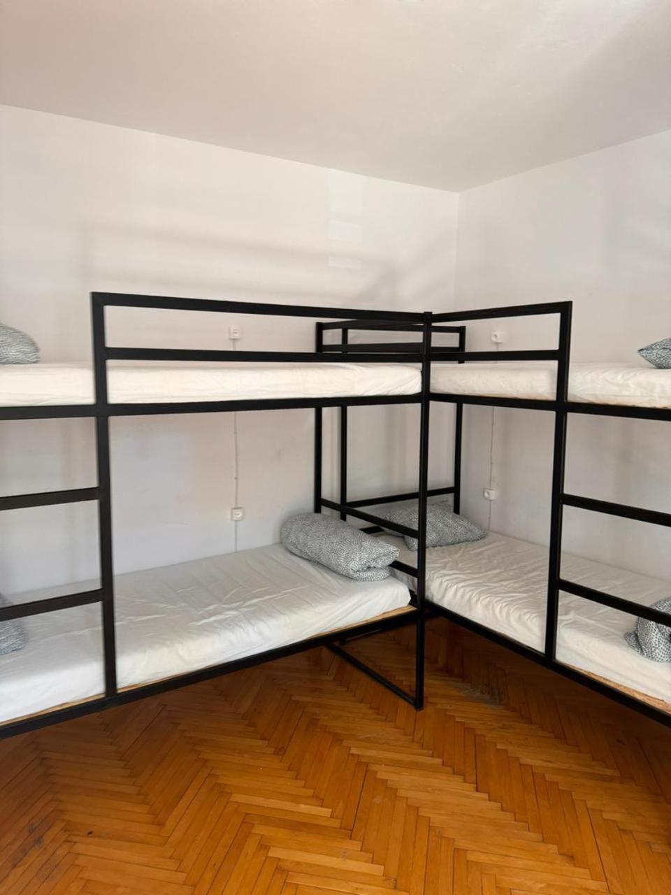 22 Hostel *